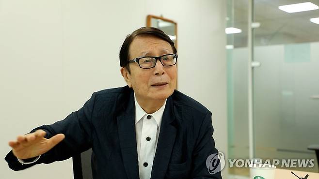 연합뉴스와 인터뷰 중인 박찬종  [촬영 이다빈]