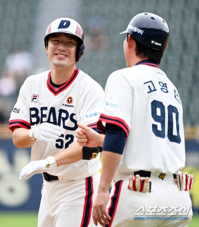 두산 김재호가 안타를 치고 있다. 잠실=허상욱 기자wook@sportschosun.com