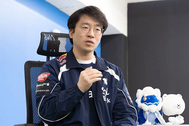 DRX 소속 철권 프로게이머 '무릎' 배재민 선수가 조선비즈와 인터뷰를 하고 있다./DRX 제공