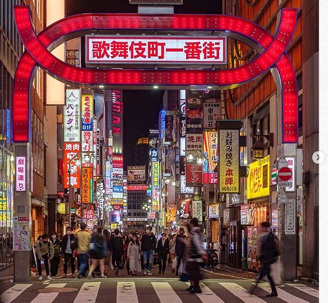 일본 도쿄 가부키초 밤거리 모습. 일본 정부 관광국 인스타그램 갈무리