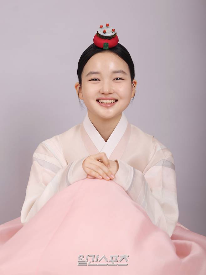 배우 최유리가 2일 오후 서울 중구 순화동 KG타워에서 진행된 일간스포츠와의 인터뷰에 앞서 포즈를 취하고 있다. 서병수 기자 qudtn@edaily.co.kr /2024.02.02/