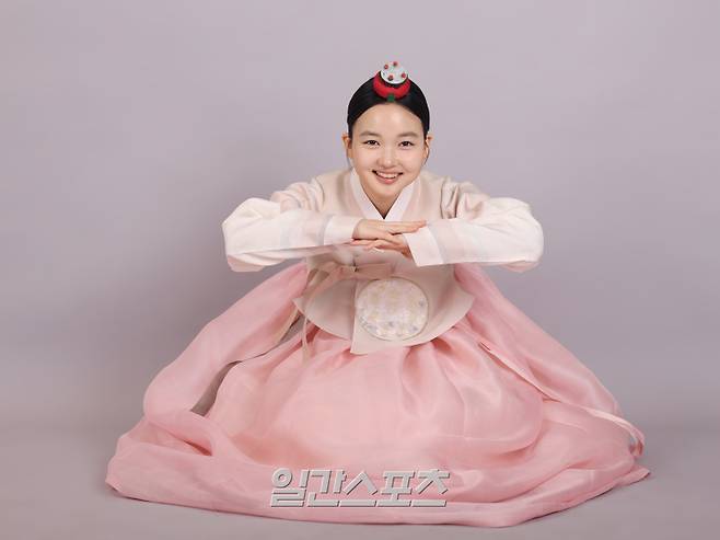 배우 최유리가 2일 오후 서울 중구 순화동 KG타워에서 진행된 일간스포츠와의 인터뷰에 앞서 포즈를 취하고 있다. 서병수 기자 qudtn@edaily.co.kr /2024.02.02/