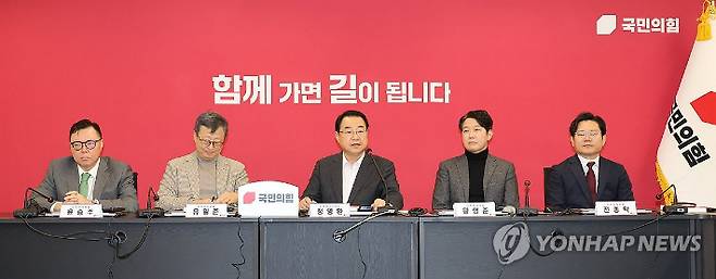 (서울=연합뉴스) 한상균 기자 = 국민의힘 정영환 공천관리위원장이 23일 여의도 당사에서 공관위 회의를 하고 있다. 2024.1.23 xyz@yna.co.kr 연합뉴스