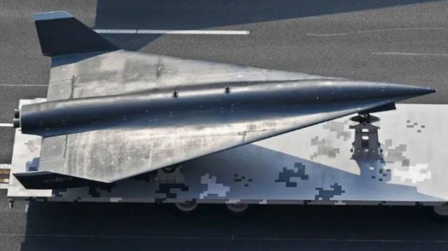 지난 2019년 건군 70주년 열병식에서 공개된 중국군 초음속 스텔스 정찰 드론 WZ-8. 사진=CCTV 캡처