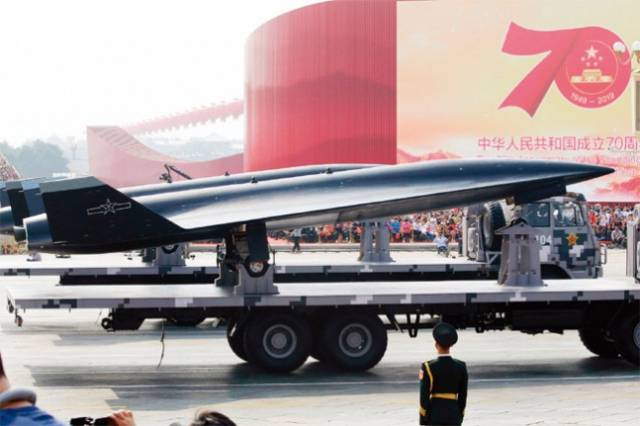 지난 2019년 건군 70주년 열병식에서 공개된 중국군 초음속 스텔스 정찰 드론 WZ-8. 사진=CCTV 캡처