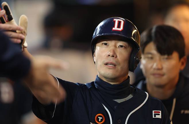 ▲ 불혹을 앞둔 천재 유격수 김재호는 올해도 선수 생활을 이어간다. ⓒ 연합뉴스