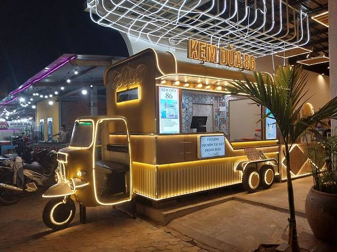 무이네 거리에서 만난 아이스크림 가게의 입구 모습.