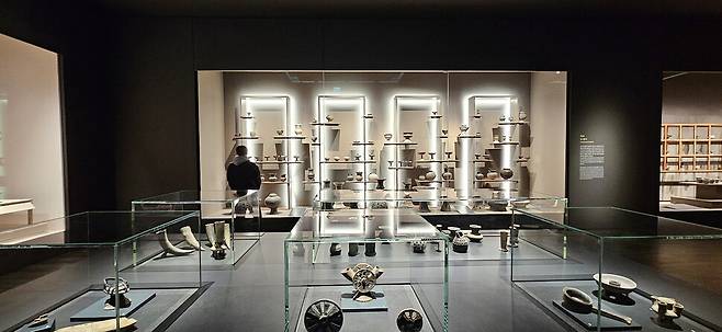 흐르는 듯 우아한 곡선의 아름다움을 보여주는 가야토기.