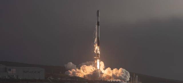 현재 국제우주정거장(ISS)으로 나사 우주비행사를 보낼 수 있도록 승인된 유일한 미국 기업인 스페이스X는 지난 2002년 1억 달러(약 1,310억 원)을 투자한 머스크에 의해 설립됐다. 머스크 엑스 캡처