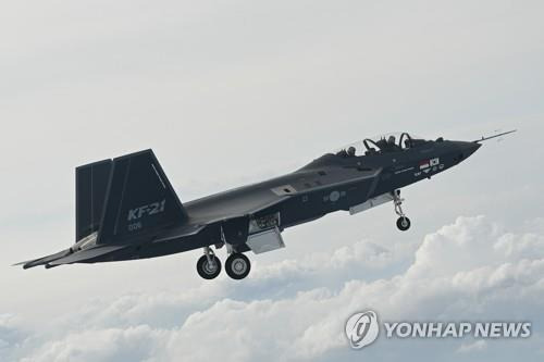 국산 전투기 KF-21 시제 6호기 최초비행 성공     (서울=연합뉴스) 방위사업청이 28일 국산 초음속 전투기 KF-21(보라매)의 마지막 시제기인 6호기가 경남 사천 제3훈련비행단에서 오후 3시 49분 이륙해 33분 동안 비행에 성공했다고 밝혔다. 사진은 KF-21 시제 6호기. 2023.6.28 [방위사업청 제공. 재판매 및 DB 금지]
    photo@yna.co.kr
(끝)