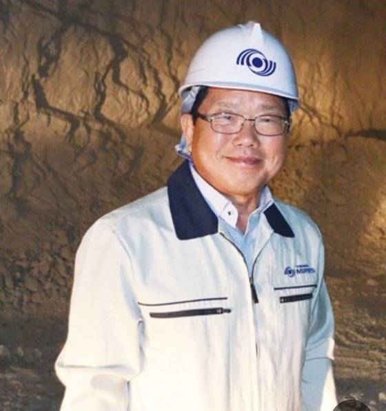 활옥동굴을 만든 이영덕 영우자원 회장. 사진 활옥동굴