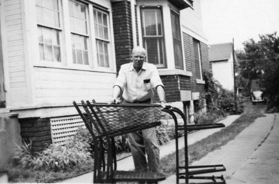 올라 왓슨이 카트를 겹쳐 밀착 보관할 수 있도록 만들었다