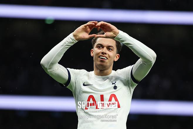 ▲ 토트넘은 11일(한국시간) 영국 런던 토트넘 홋스퍼 스타디움에서 열린 2023-24시즌 잉글랜드 프리미어리그 24라운드 브라이튼 앤 호브 알비온와 경기에서 2-1 역전승을 거뒀다.