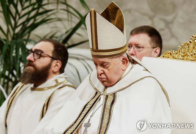 11일(현지시간) 18세기 아르헨티나 여성 마리아 안토니아 데 파스 이 피게로아의 시성 미사 집전하는 프란치스코 교황  [로이터 연합뉴스 자료사진. 재판매 및 DB 금지]