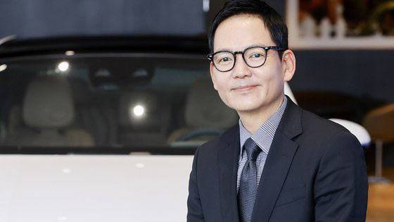 김민우 한성자동차 강남전시장 부장. 그는 90년대를 주름잡는 인기 가수였지만 현재 천직을 만났다고 말했다. (사진=한성자동차)