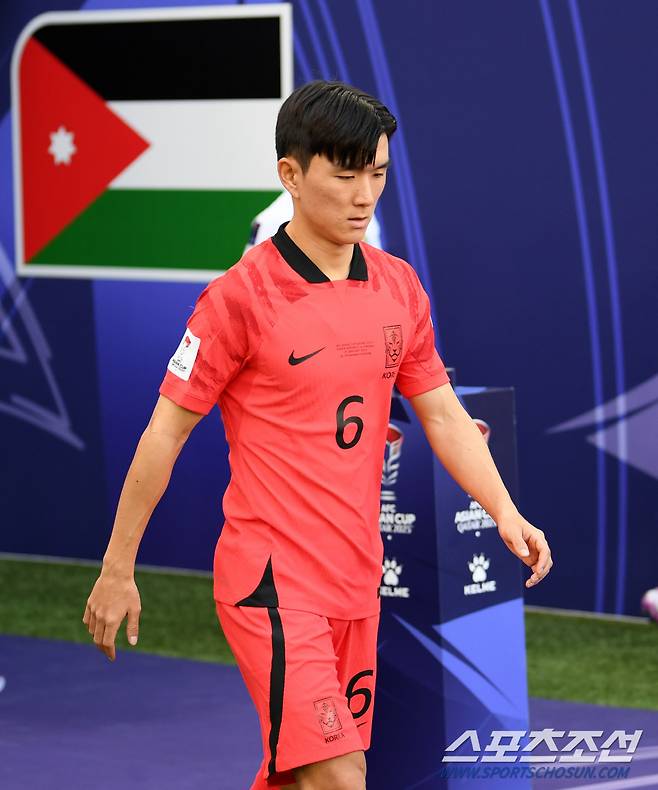 20일(현지시간) 카타르 도하 알투마마 스타디움에서 열린 2023 아시아축구연맹(AFC) 카타르 아시안컵 대한민국과 요르단의 경기. 황인범이 입장하고 있다. 도하(카타르)=박재만 기자 pjm@sportschosun.com/2023.01.20/