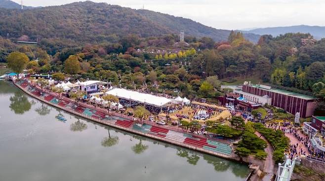 대전 중구 산성동 뿌리공원의 효문화뿌리축제 장면. 대전중구