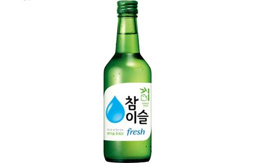 하이트진로는 '참이슬 후레쉬'의 알코올 도수를 16도로 낮추는 등 브랜드 전면 리뉴얼을 단행했다고 13일 밝혔다. / 사진=하이트진로