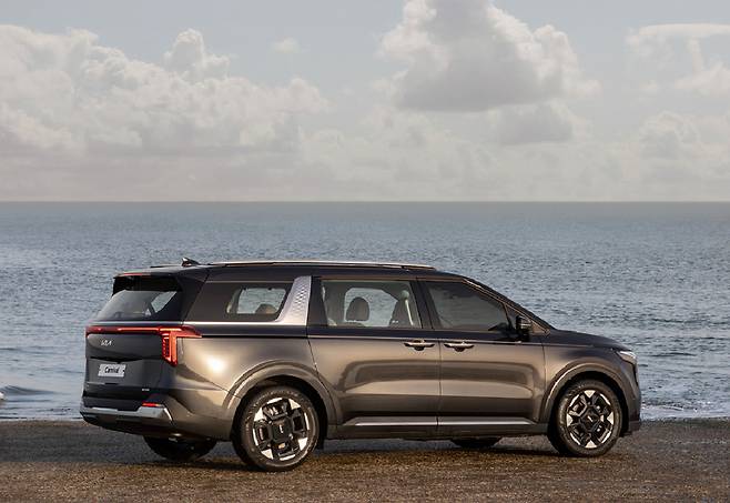 기아&nbsp; 카니발 하이브리드 모델