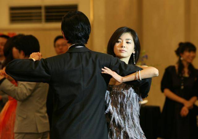 막장 드라마의 대표작인 '아내의 유혹'에서 구은재(장서희)가 탱고를 추고 있다. SBS 제공