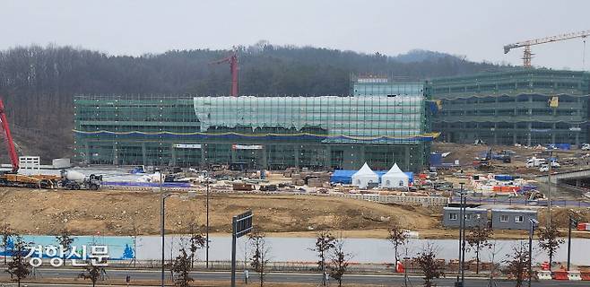 지난 2일 건축물 건설 공사 중인 세종 공동캠퍼스 내 임대형 건물 부지 모습. 한밭대는 당초 이곳에 3월 입주하려 했다가 9월로 연기했다.