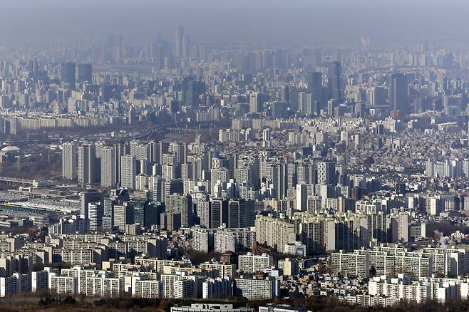 경기도 광주시 남한산성에 본 서울 일대 모습. [연합]