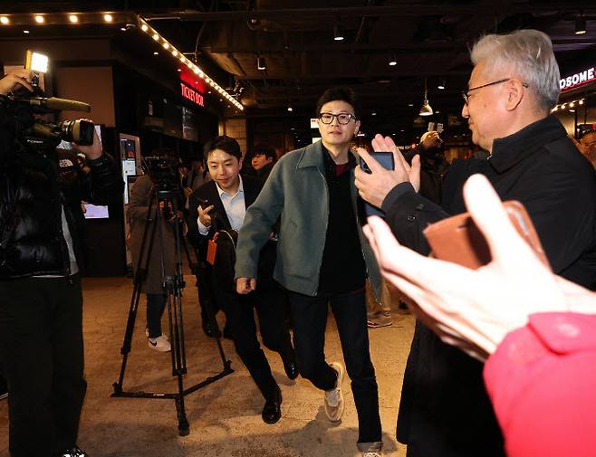 한동훈 국민의힘 비상대책위원장이 지난 12일 서울 여의도의 한 영화관에서 ‘건국전쟁’을 관람한 모습.(사진=연합뉴스)