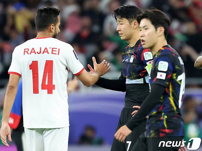 아시아축구연맹(AFC) 카타르 아시안컵 기간 중 갈등을 빚은 것으로 알려진 손흥민(토트넘)과 이강인(파리 생제르맹)의 모습. /사진=뉴스1