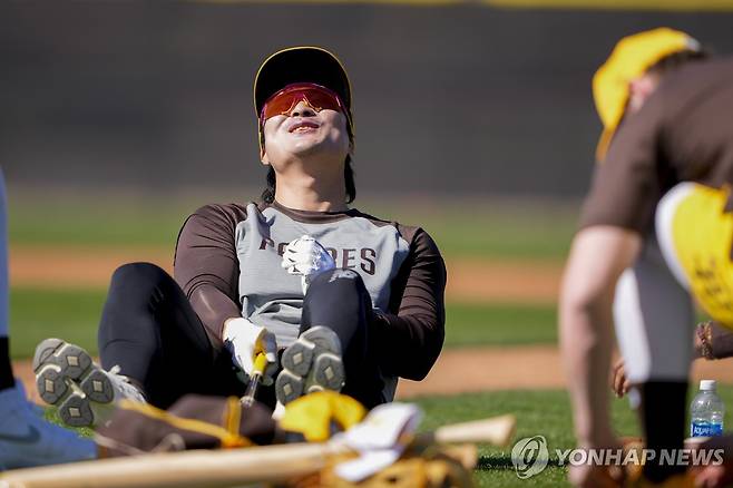 스프링캠프 타격 훈련 전 웃음 짓는 김하성  [AP=연합뉴스]