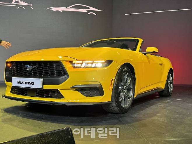 머스탱 7세대 ‘올-뉴 포드 머스탱’ 2.3리터(ℓ) 에코부스트 컨버터블 모델.(사진=공지유 기자)
