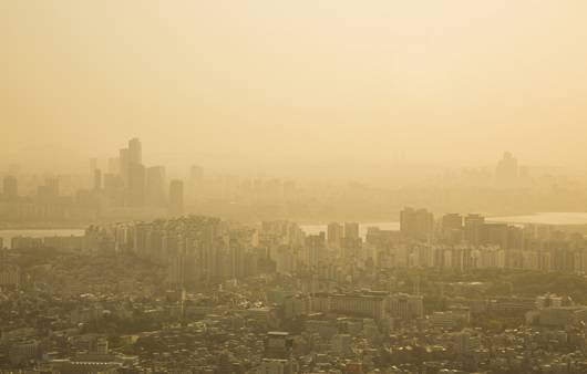 고농도 미세먼지가 정신건강에 영향을 미쳐 자살률을 높인다는 연구 결과가 발표됐다ㅣ출처: 클립아트코리아