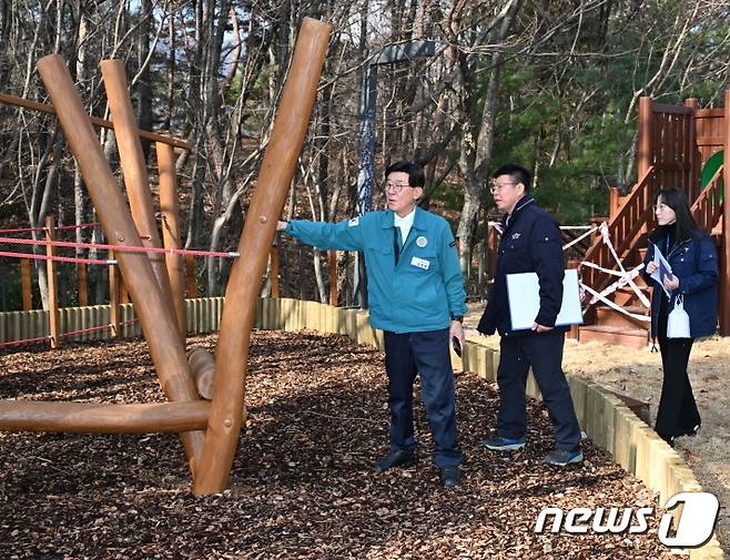 정종복 기장군수가 현안 사업장 특별점검을 하고 있다(기장군청 제공)