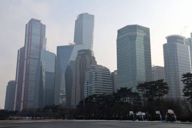 여의도 증권가 고층 빌딩들.  사진=허영한 기자 younghan@