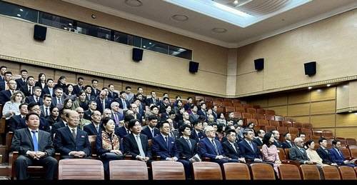 주북 러시아 대사관 페이스북에 게재된 북한 주재 외교단 경축 연회 사진주북 러시아 대사관 페이스북에 게재된 북한 주재 외교단 경축 연회 진행 모습. 에두아르도 루이스 코레아 가르시아(앞줄 오른쪽에서 네번째)신임 쿠바 대사로 보이는 인물도 앉아 있다. [주북 러시아 대사관 페이스북 캡처]