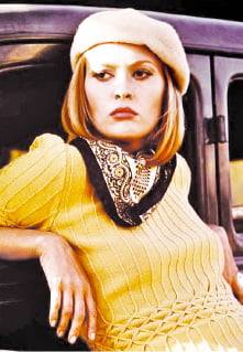 영화 ‘보니와 클라이드’ 속 보니. 당시 베레모 패션을 유행시켰다.