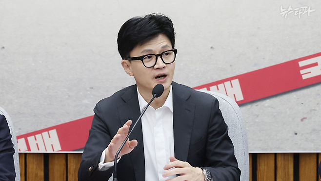 국민의힘은 22대 총선 공약으로 '육아휴직 자동개시' 제도 도입을 약속했다. 21대 국회에 방치 중인 육아휴직 자동개시 법안은 6건이다.&nbsp;
