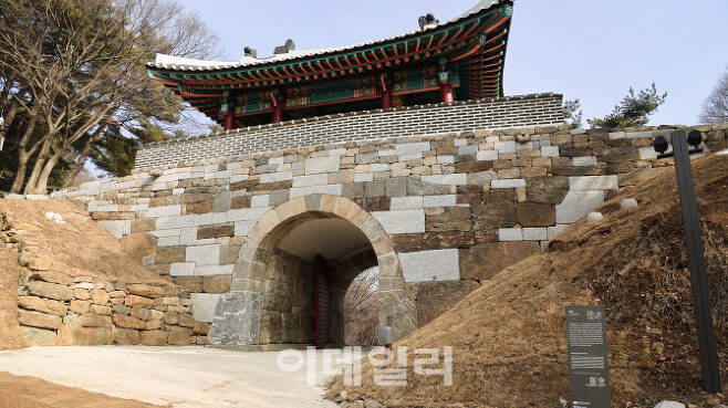 2021년 해체·보수공사를 시작해 지난해 11월 재개방된 남한산성 북문.