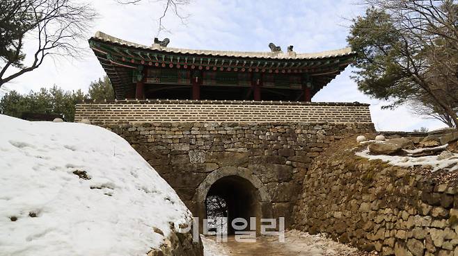 비극까지 지켜낸 남한산성…굴곡진 성벽따라 역사 걷기[여행]