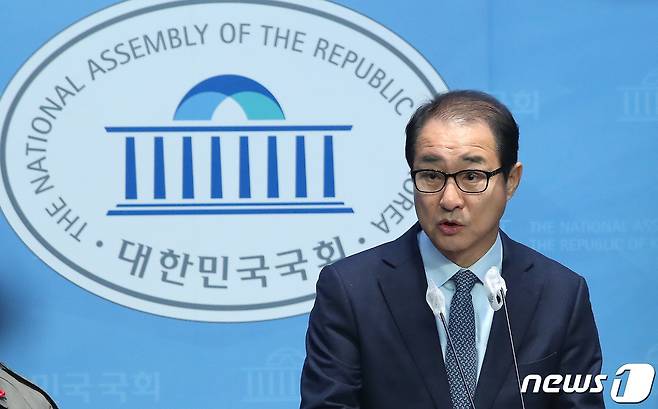 이성만 무소속 의원이 5일 오전 서울 여의도 국회 소통관에서 기자회견을 갖고 제22대 국회의원선거(총선) 부평갑 출마선언을 하고 있다. 2024.2.5/뉴스1 ⓒ News1 임세영 기자
