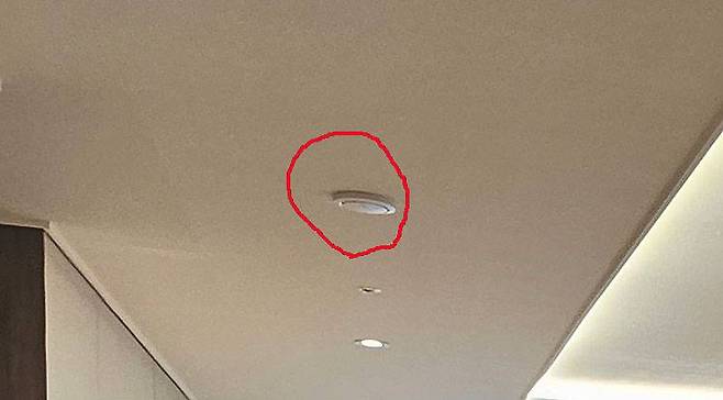 신축 아파트 천장에 설치된 무선AP / 출처=tolxxxx 독자