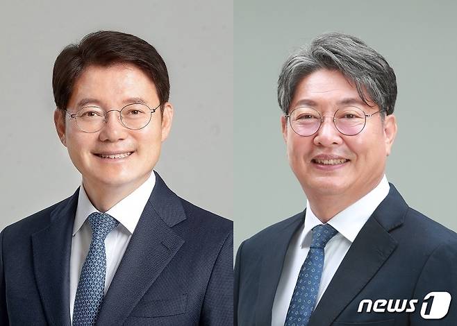 22대 국회의원 선거 더불어민주당 익산갑 예비후보인 김수흥 의원(왼쪽)과 이춘석 전 국회 사무총장. /뉴스1