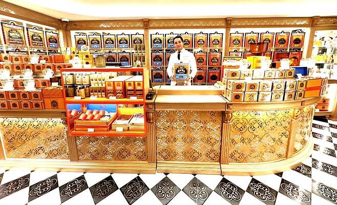 리츠 파리 호텔의 바샤 커피 매장. 김기정 기자