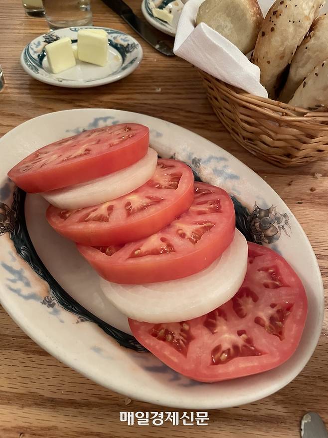 생 토마토와 양파 <사진=윤원섭 특파원>