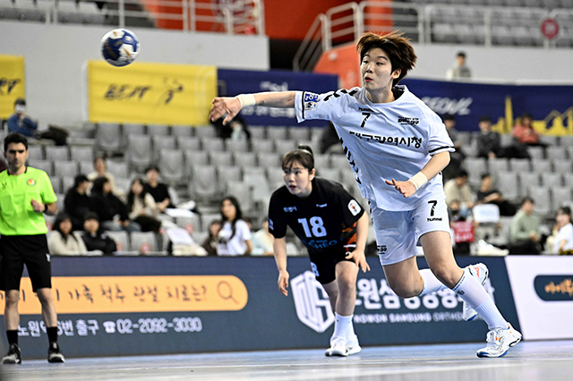 7m 던지기하는 대구광역시청 이원정. 사진=한국핸드볼연맹 제공