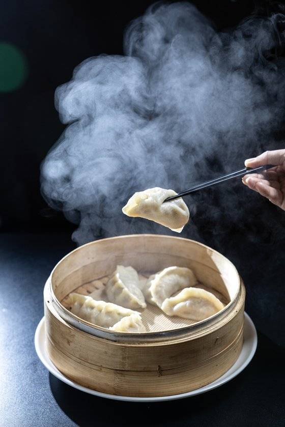 산둥식 만두. 만두는 속에 뭐든 넣을 수 있으니 편식하는 아이에게는 종합비타민과 같다. 박종근 기자