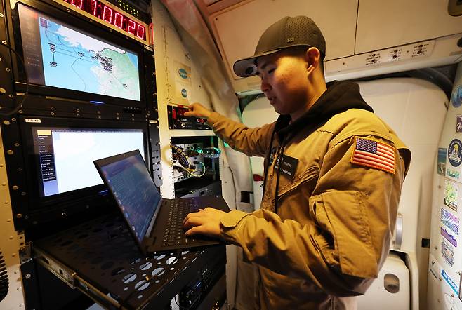 This photo shows the inside of NASA's DC-8 jetliner, an air-quality research aircraft also dubbed as the "flying science laboratory." (Yonhap)