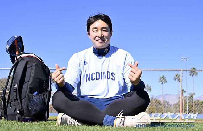 16일(한국시간) 미국 애리조나주 투산에서 펼쳐진 NC 다이노스의 스프링캠프, 손아섭이 취재진에 포즈를 취하고 있다. 투산(미국 애리조나)=허상욱 기자wook@sportschosun.com/2024.02.16/