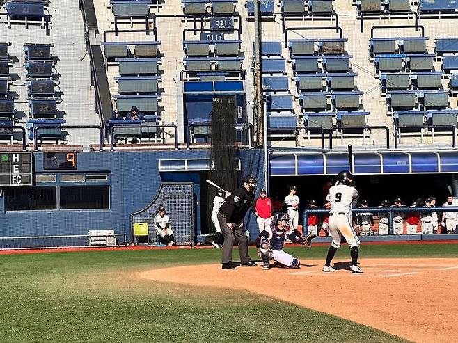 [서울=뉴시스] ABS 시스템 적응을 위해 훈련 중인 KBO 심판. 2024.02.19. (사진=한국야구위원회 제공) *재판매 및 DB 금지