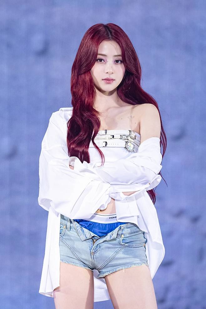 르세라핌 허윤진. 쏘스뮤직 제공