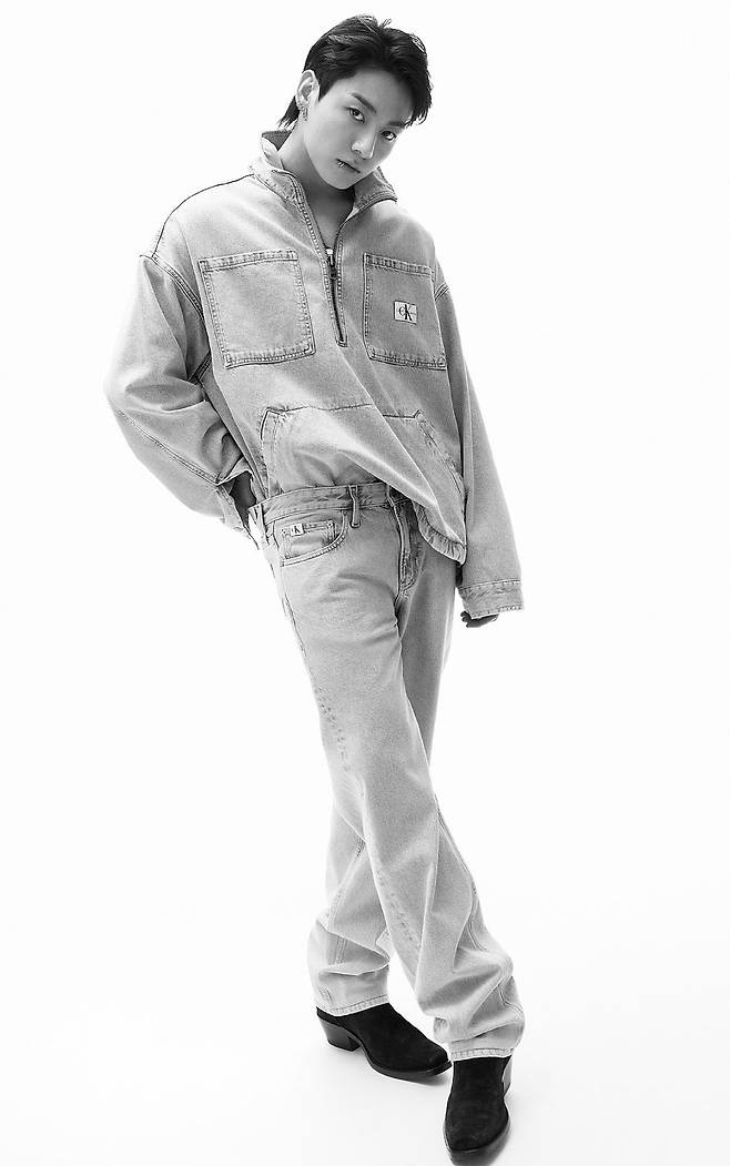 초강력 '정국 효과'..방탄소년단 정국 '캘빈클라인' SS24 캠페인 제품 日→英 '품절'